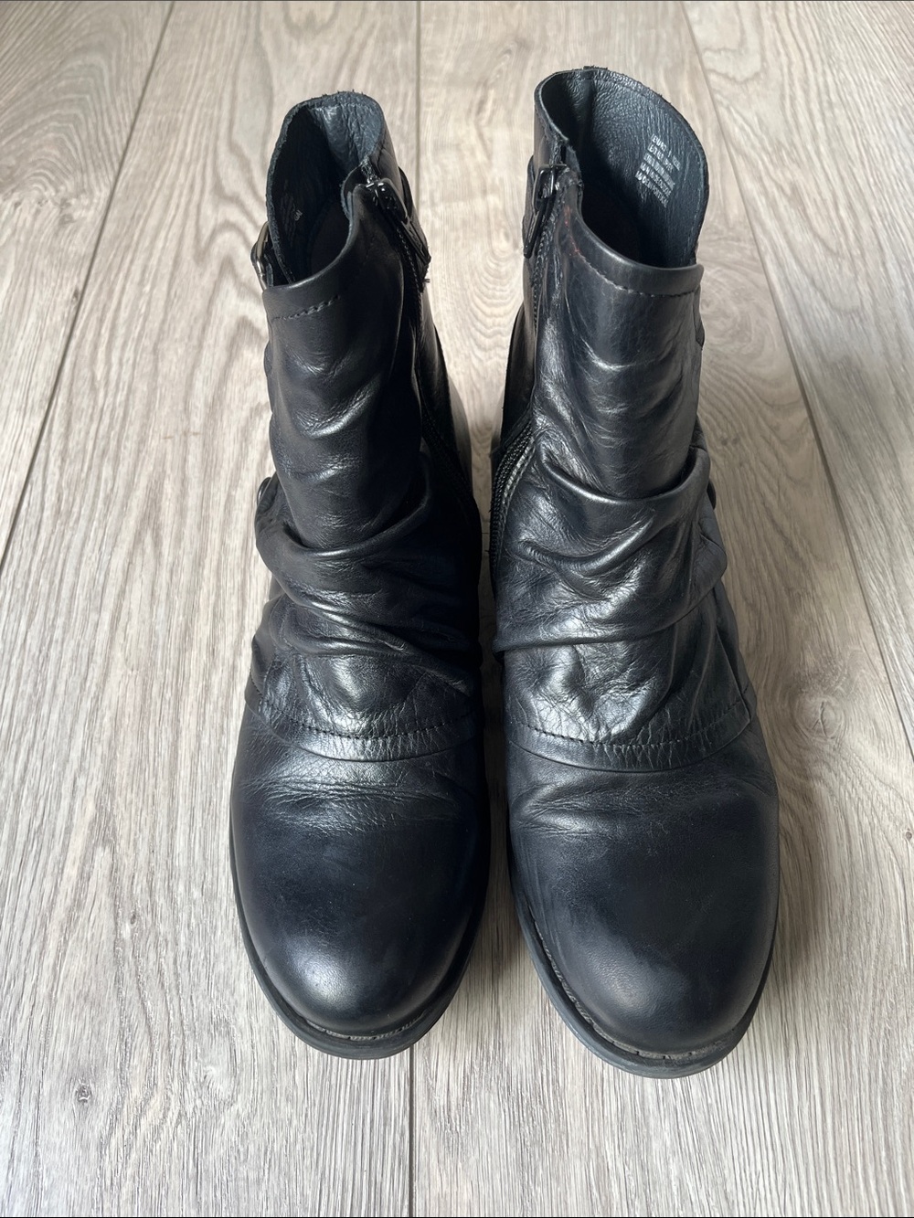 Miz Mooz Lenard Black Leather Zipper Ankle Boots Size 9 - Picture 3 of 10